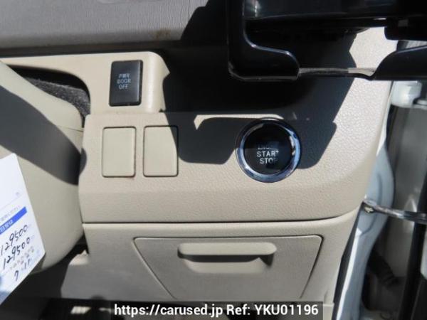 Used 2009 AT toyota noah ZRR70W Image[26]