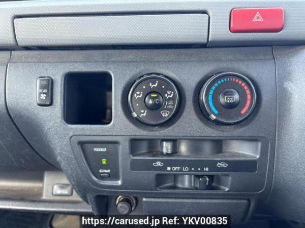 Used 2005 AT toyota hiace-wagon TRH214W Image[23]