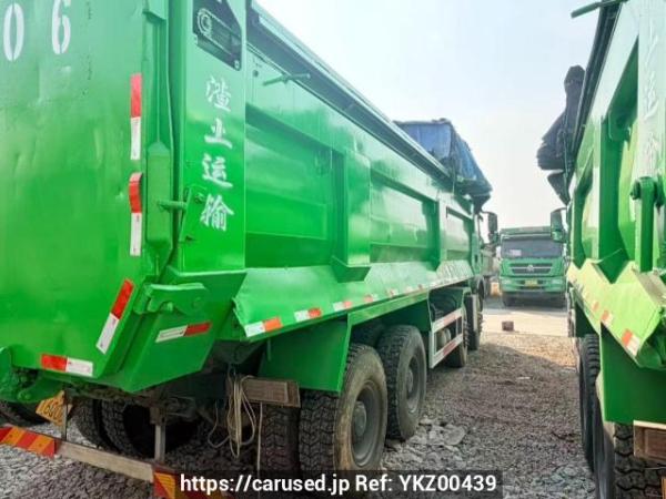 Used 2020 MT howo 440 ZZ3317V356GE1 Image[8]