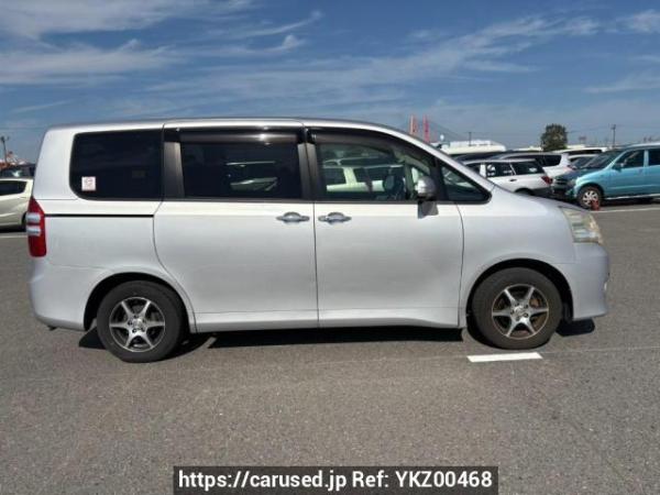Used 2011 AT toyota noah ZRR70G Image[7]