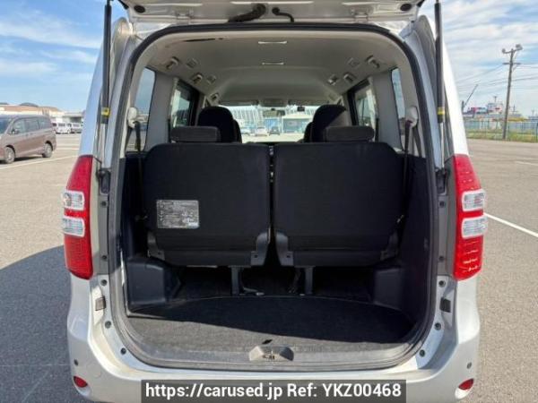 Used 2011 AT toyota noah ZRR70G Image[8]