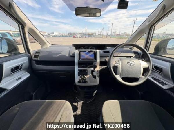 Used 2011 AT toyota noah ZRR70G Image[18]