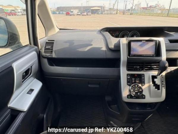 Used 2011 AT toyota noah ZRR70G Image[19]