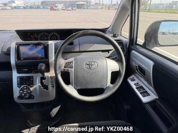 Used 2011 AT toyota noah ZRR70G Image[20]