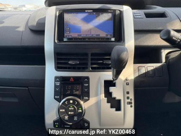 Used 2011 AT toyota noah ZRR70G Image[21]
