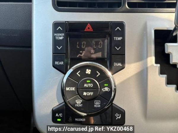 Used 2011 AT toyota noah ZRR70G Image[25]