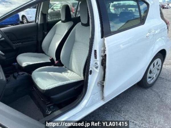 Used 2017 AT toyota aqua NHP10 Image[12]