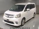 Toyota Noah ZRR70Wカイ