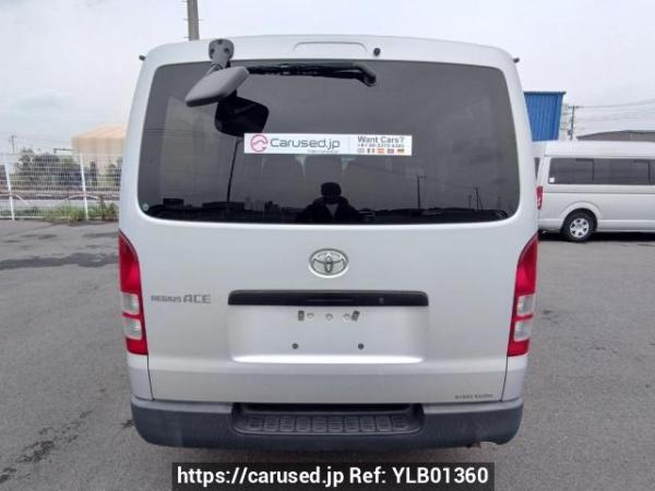 Used 2005 AT toyota regiusace-van KDH205V Image[5]