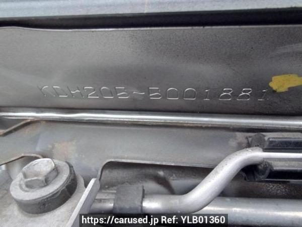 Used 2005 AT toyota regiusace-van KDH205V Image[11]