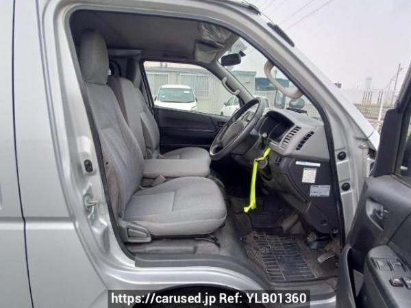 Used 2005 AT toyota regiusace-van KDH205V Image[12]