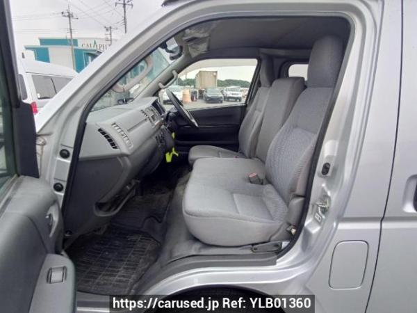 Used 2005 AT toyota regiusace-van KDH205V Image[13]