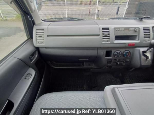 Used 2005 AT toyota regiusace-van KDH205V Image[17]