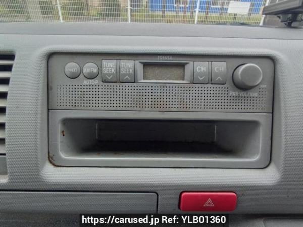 Used 2005 AT toyota regiusace-van KDH205V Image[20]
