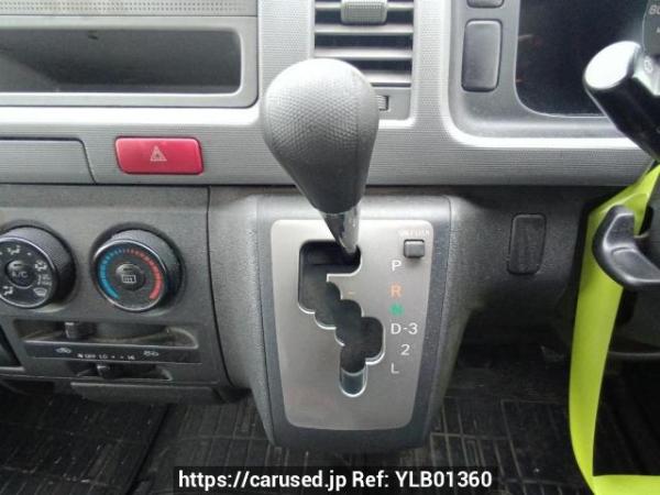 Used 2005 AT toyota regiusace-van KDH205V Image[22]