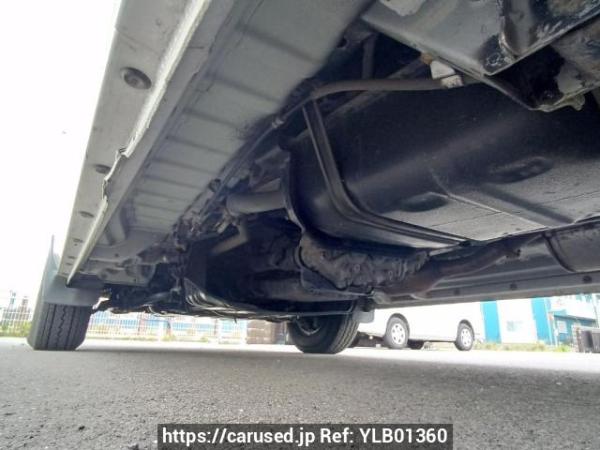Used 2005 AT toyota regiusace-van KDH205V Image[32]