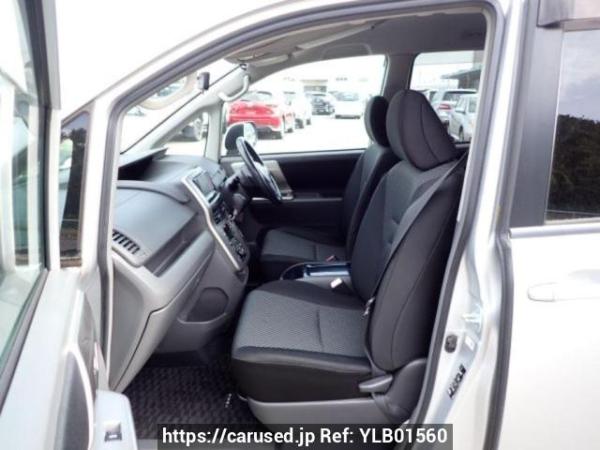 Used 2007 AT toyota noah ZRR75W Image[13]