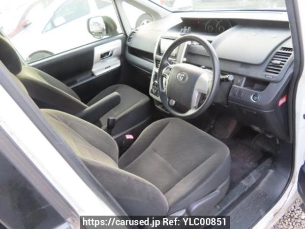 Used 2010 AT toyota noah ZRR70G Image[11]