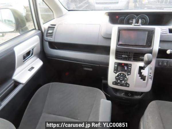 Used 2010 AT toyota noah ZRR70G Image[18]