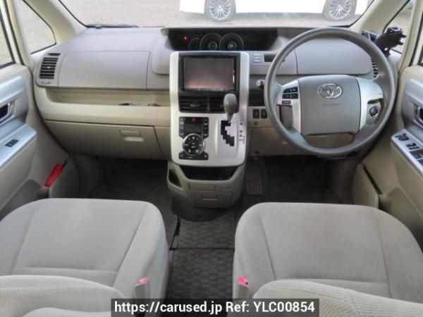 Used 2011 AT toyota noah ZRR70G Image[18]