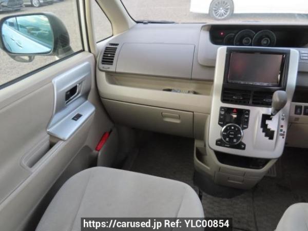 Used 2011 AT toyota noah ZRR70G Image[19]