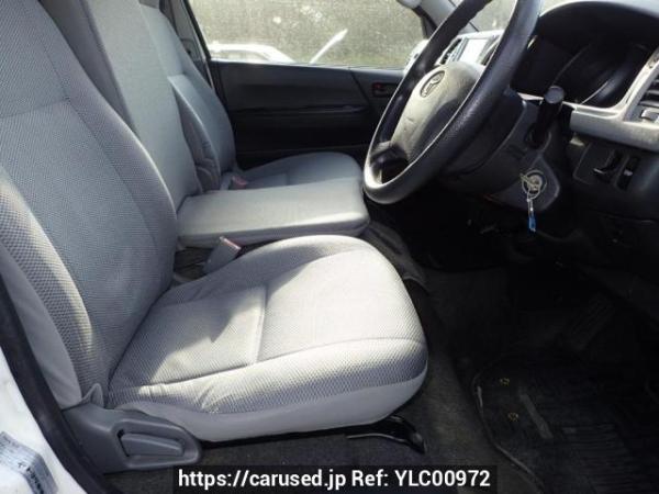 Used 2006 AT toyota regiusace-van TRH200K Image[14]
