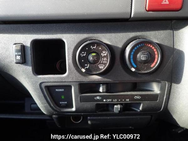 Used 2006 AT toyota regiusace-van TRH200K Image[27]