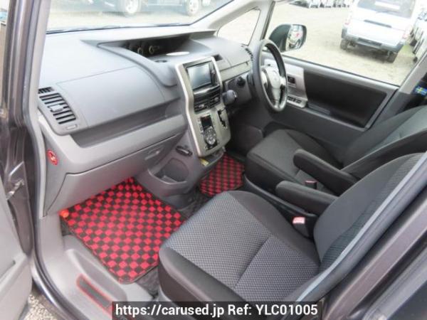 Used 2010 AT toyota noah ZRR70W Image[12]