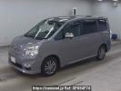 Toyota Voxy ZRR75W
