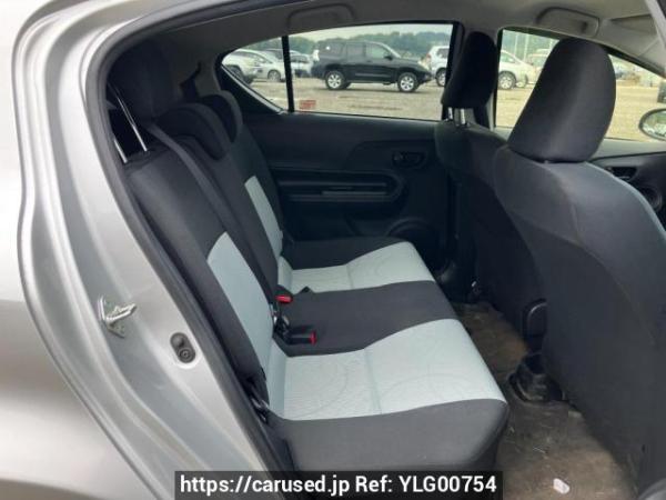 Used 2014 AT toyota aqua NHP10 Image[11]