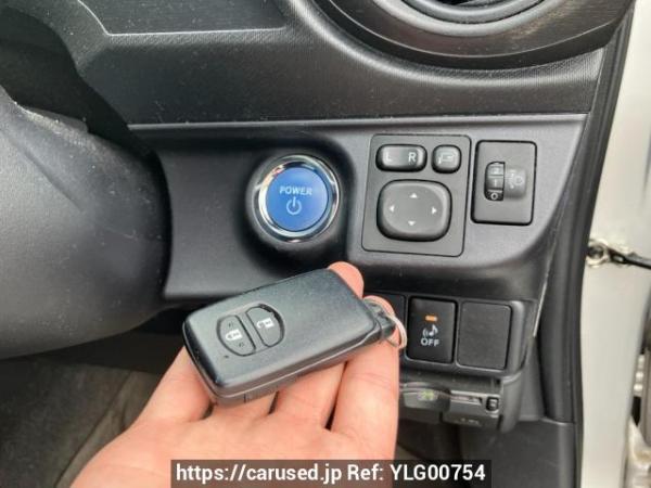 Used 2014 AT toyota aqua NHP10 Image[16]