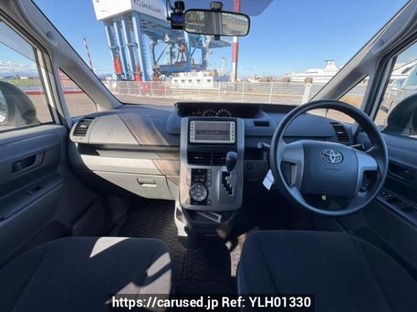 Used 2010 AT toyota voxy ZRR70G Image[18]