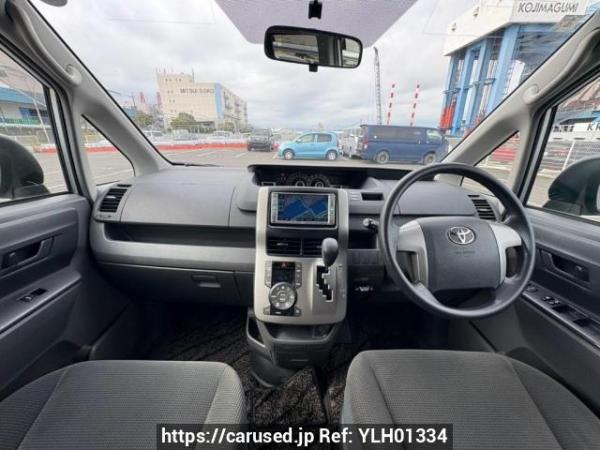 Used 2008 AT toyota voxy ZRR70G Image[18]