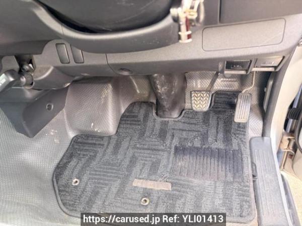 Used 2004 AT toyota hiace-wagon TRH214W Image[12]