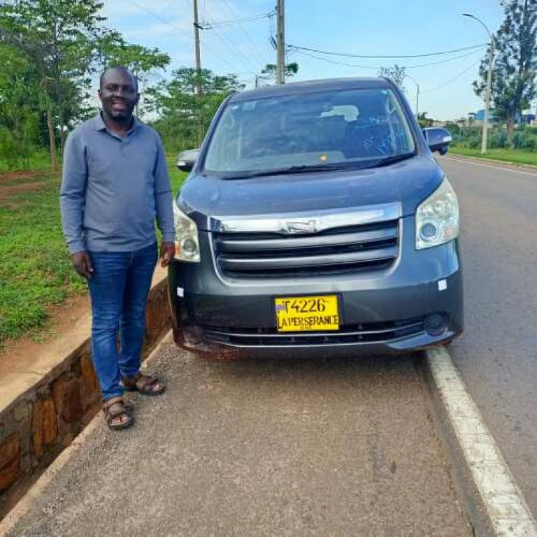 Buy Used 2019 Toyota Noah DBA-ZRR80W (XNP00740) - Carused.jp