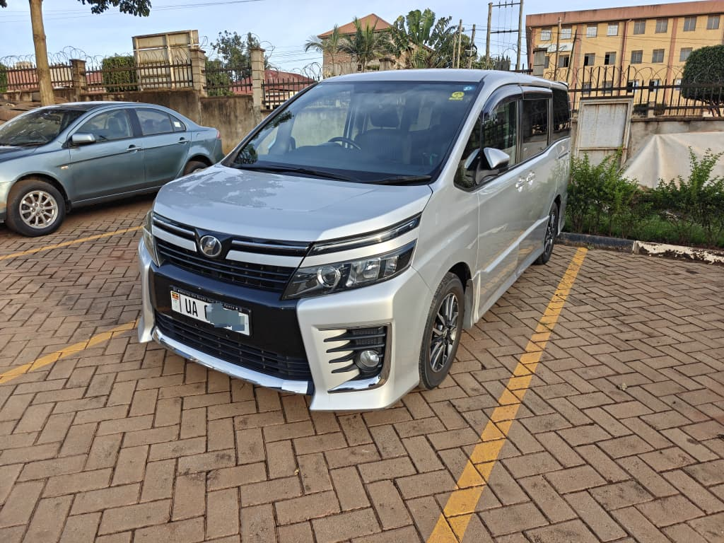 Buy Used 2019 Toyota Voxy ZRR80W (SP03C502) - Carused.jp